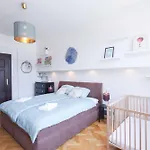 Cozy & Spacious Family Stay Near Train Station