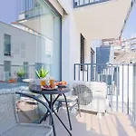 Adamick Place In City Centre With Free Parking