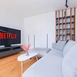 Downtown Luxe Retreat- Konventna
