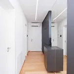 Downtown Luxe Retreat- Konventna