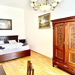 Unique Apartment In The Center