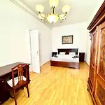 Unique Apartment In The Center
