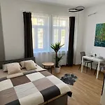 New Cozy Studio In Old Town