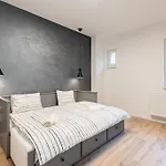 Winter Haven Modern Retreat In Central Bratislava