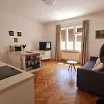 Mona Lisa Apartment
