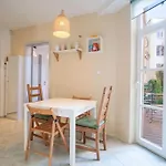 Cozy 2-Bedroom Apartment