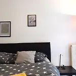 Castle Vista Getaway, Free Parking