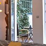 Castle Vista Getaway, Free Parking