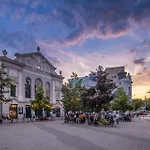 Majestic Old Town Apartments