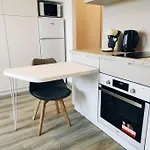Airport Studio For Two, Free Parking, Airport View