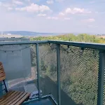 Airport Studio For Two, Free Parking, Airport View