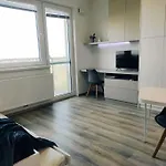 Airport Studio For Two, Free Parking, Airport View