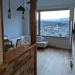 Apartment With Sunset View Over Bratislava