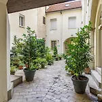 Prima - Spacious Apartment In The Main Square With Large Living Room