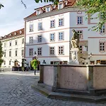 Prima - Spacious Apartment In The Main Square With Large Living Room