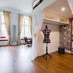 Luxury Designer Period Apartment In Old Town By The Presidential Palace