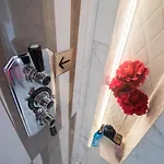 Luxury Designer Period Apartment In Old Town By The Presidential Palace