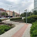 Skyline Flat Near City Center By Richies