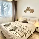 The Elite Suite III Downtown Ac & Garage Parking