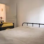 Cozy 2-Room Apt, Parking Nearby