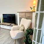 The Elite Suite Downtown 2- Bedroom Apt Ac & Garage Parking