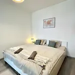 The Elite Suite Downtown 2- Bedroom Apt Ac & Garage Parking