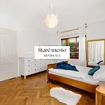 Stylish Historical Apartment + Backyard