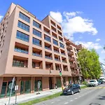Zwirn Stylish Apartement With Parking