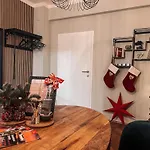 96M2 Of Comfort And Style: 4Bd Apartment In Old Town