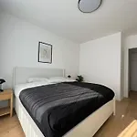 3Br Stadium Getaway - Parking