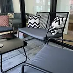 3Br Stadium Getaway - Parking