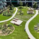 3Br Stadium Getaway - Parking