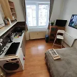 Petite Central Urban Oasis