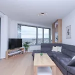 Skypark Tower 3-2 Bedroom Luxe Apartment With Free Parking