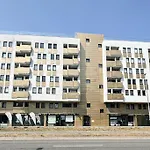 Central Apartment With Garage Parking And Communal Terrace