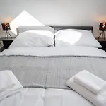 New Cozy Apartment In Heart Of Bratislava Free Garage Parking