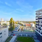 Bris Apartment, 1-2 Guests, Free Parking & Wifi, 4Km Downtown, Bratislava