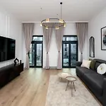 Nook L Goldenbauer