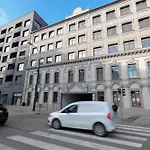 Nook L Goldenbauer
