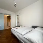 Sunny Apartment Near City Centre