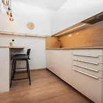 City Center Apartment - Modern & Elegant