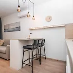 City Center Apartment - Modern & Elegant