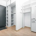City Center Apartment - Modern & Elegant