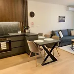 New Apartment With Free Garage Parking Near The Airport