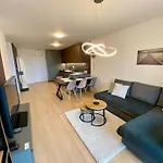 New Apartment With Free Garage Parking Near The Airport