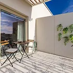 Relax In Style Studio W Stunning Outdoor Space