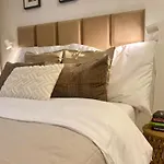 Nook I Airport Apartments