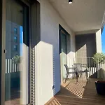 Cloud 9 Pri Myte Elegance - Brand New Apartment With Free Parking