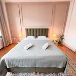 Gorgeous City Center Apartment In Bratislava With Free Parking