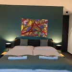 Ponton Rooms